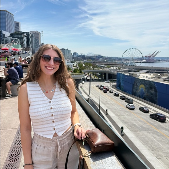 Meet your Posher, Shelby - Picture 3 of 4